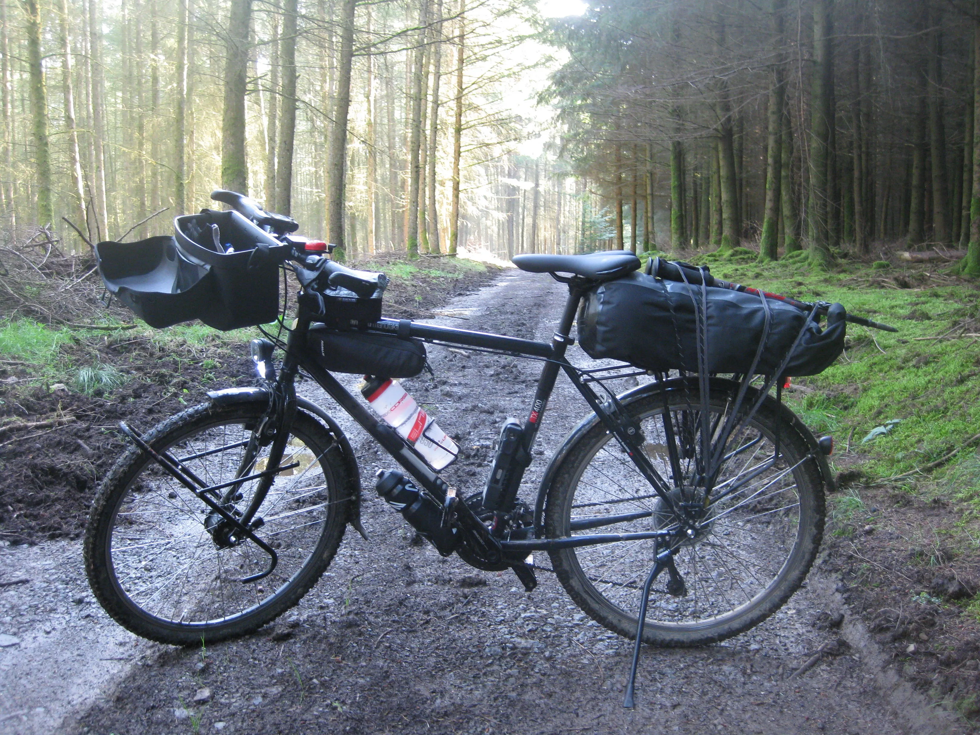 De VSF TX400 met MTB banden en bepakking
